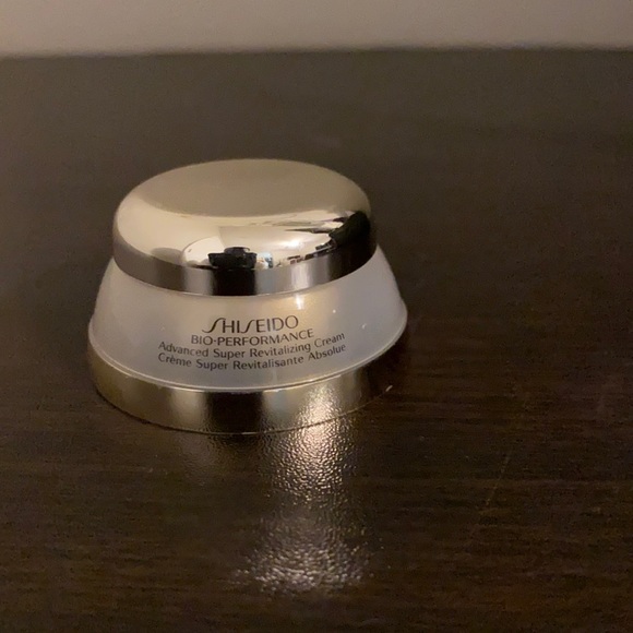 Shiseido Bio Performance - Picture 1 of 3